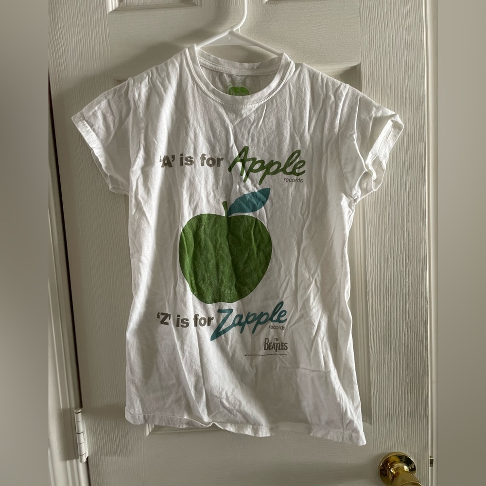 Beatles Apple Records Tee 🍏